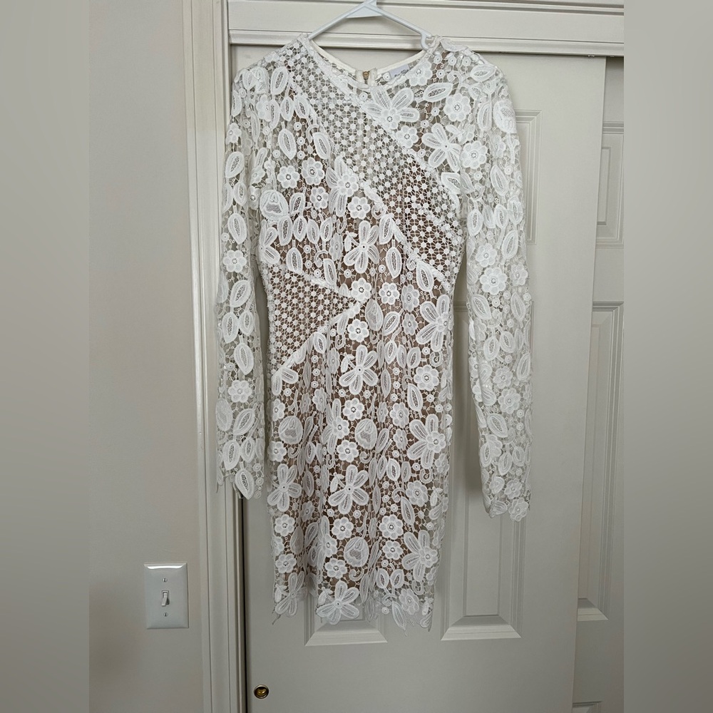 Selfie Leslie White Floral Lace Midi Dress